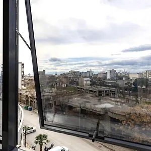 κάντε κράτηση εδώ